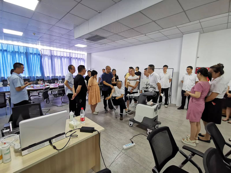 綿陽市、江油市醫(yī)療領(lǐng)航者蒞臨我司，共繪健康未來新篇章！2.jpg