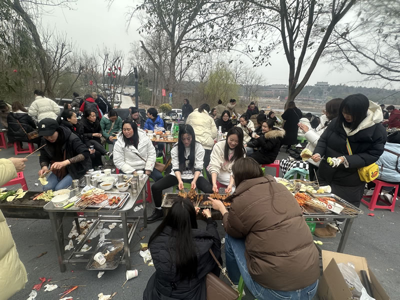 綿陽市先鋒醫(yī)療器械有限公司—— 慶祝“3.8婦女節(jié)”，共赴燒烤盛宴，致敬巾幗風(fēng)采1.jpg